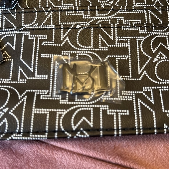 NWT Badgley Mischka Leather Mini Credit Card Holder Zip Top Black White - Picture 3 of 7